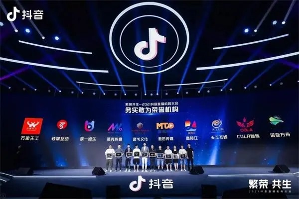 抖音上交友的那些人是干嘛的？